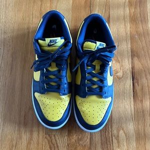 Nike Dunk low. Michigan